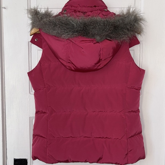 TALBOTS DUCK DOWN PINK HOODED PUFFER VEST WITH FAUX FUR TRIM - Picture 5 of 8